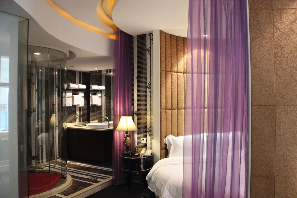 Manhattan Jinling Hotel Xangai Exterior foto